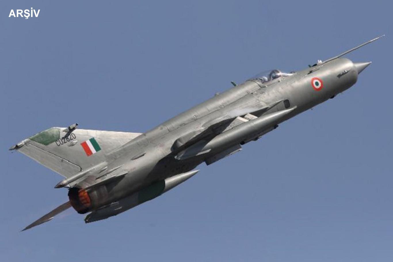 Indian Air force fighter jet crashes